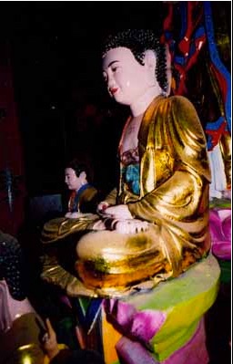 Pho tượng Phật cổ