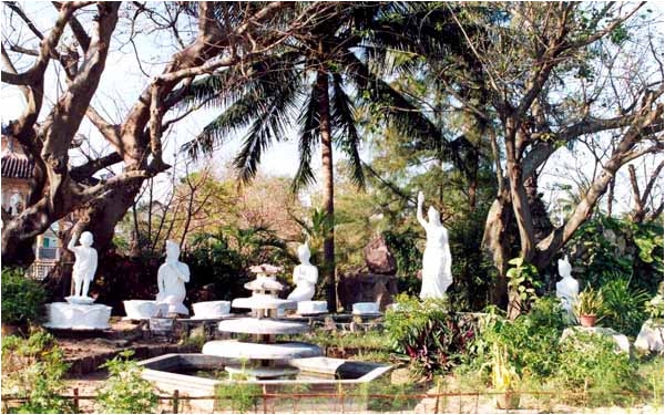Vườn tượng Đản Sanh
