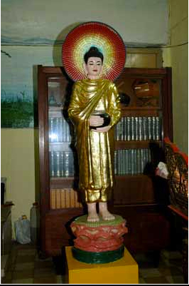 Tương đức Phật Thích Ca trì bình khất thực