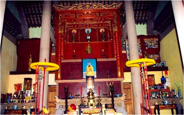 Bàn thờ Phật và chư Tổ