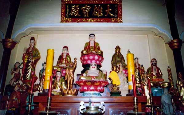 Bàn thờ chư Phật Bồ tát