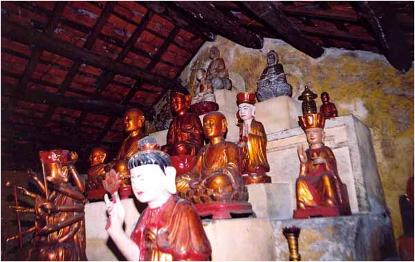 Chùa Bảo Sái - Điện Phật (1)