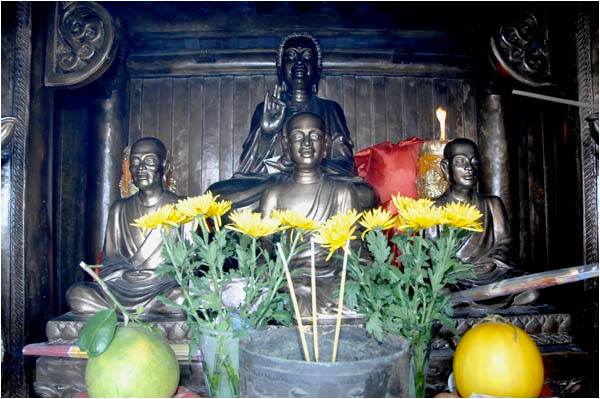 Chùa Đồng - Điện Phật