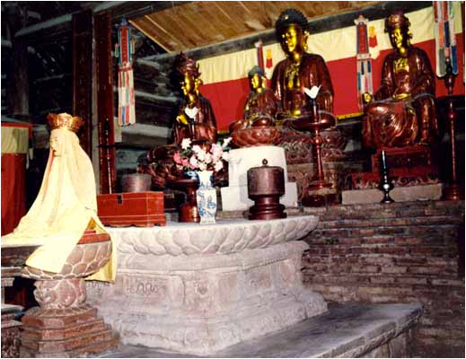 Điện thờ Phật và Thiền sư Từ Đạo Hạnh