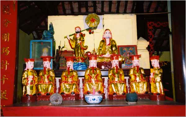 Bàn thờ tổ Đạt Ma và Minh Vương