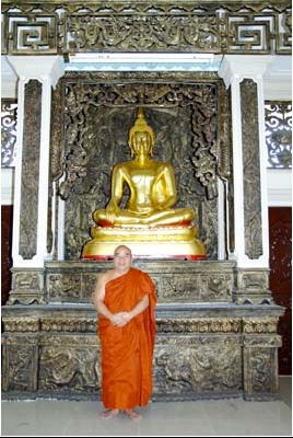 Điện Phật trong tháp Phổ Minh